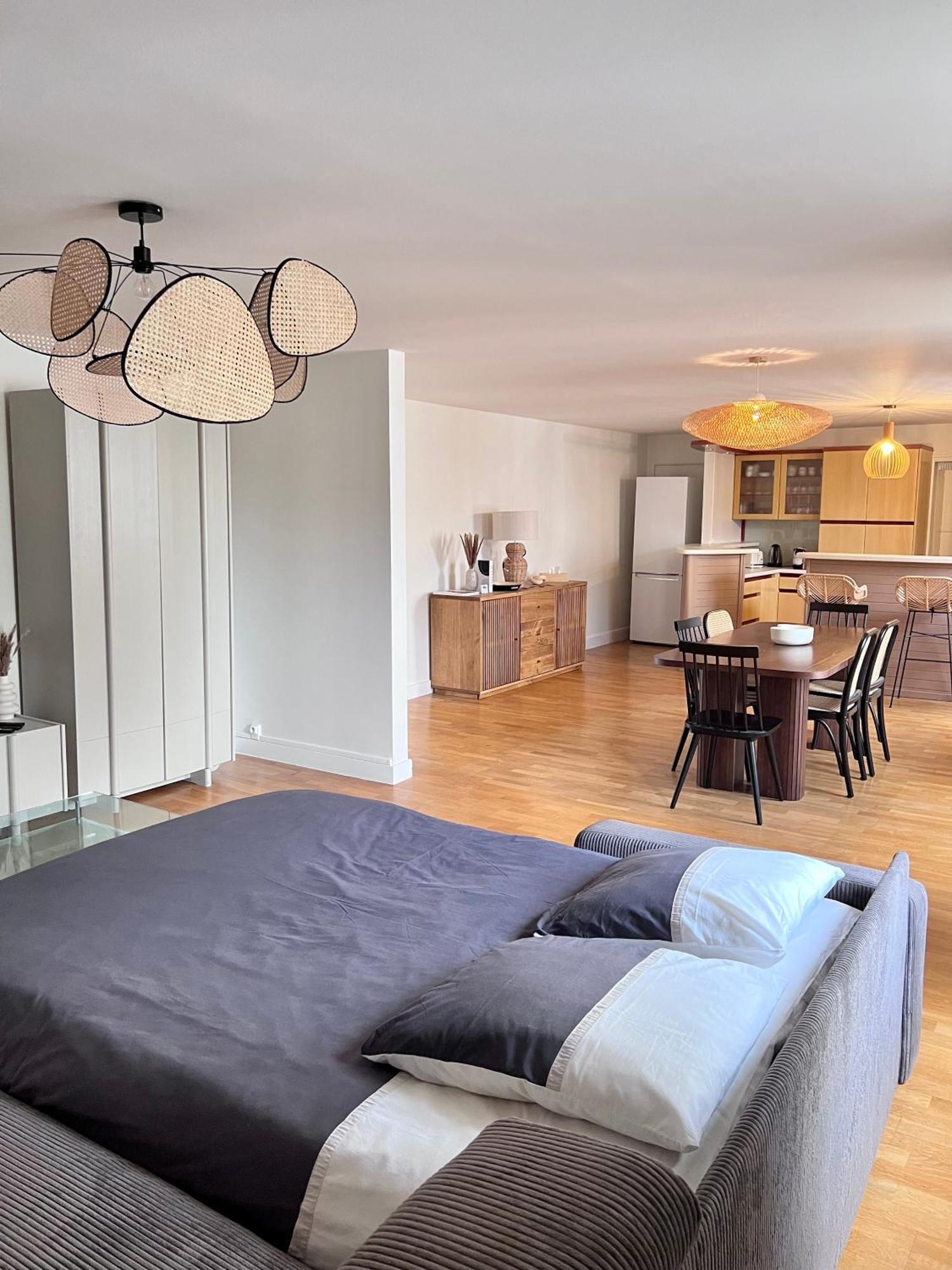Apartment Grand Ultra Moderne Plein Centre, A Pieds, Avec Parking